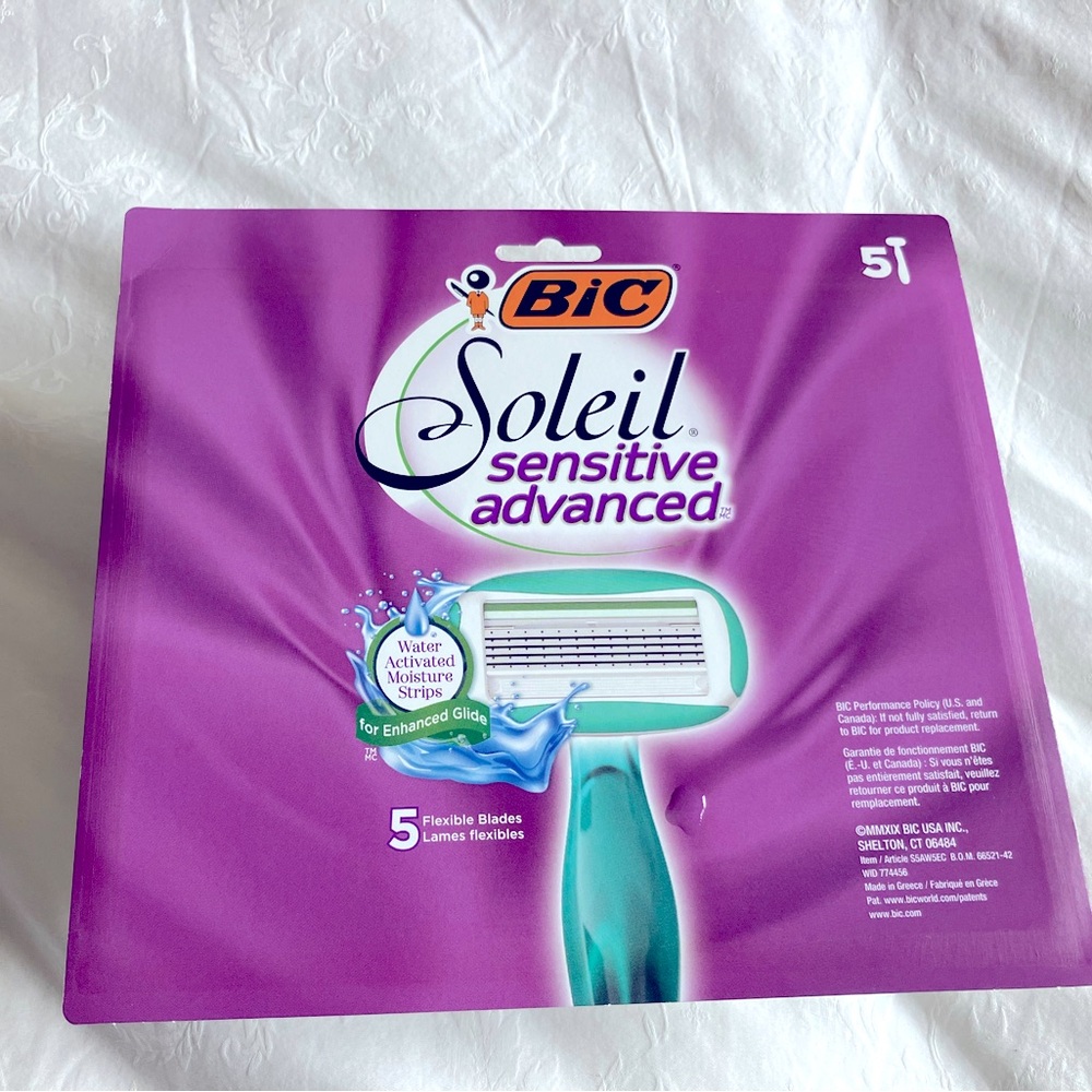 BIC Soleil Sensitive Advanced Women's 5
Blade Disposable Razor Set